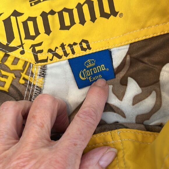 Mens Corona brown “Hawaiian” flowered shorts based on waist sz is S/M GUC - Picture 7 of 12